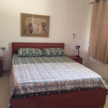 הבית של דרורי Neve Zohar Exterior foto